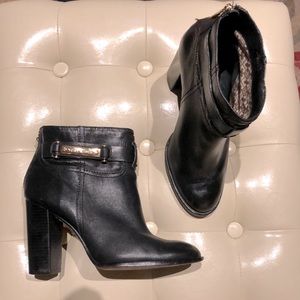 Tory Burch black leather bootie block heel size 8.5